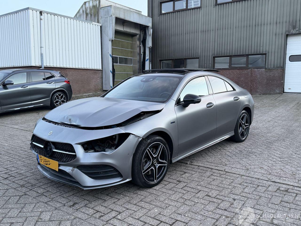 Mercedes Cla-klasse 250e AMG Pakket Pano Burnmester Sfeerverlichting 360Camera