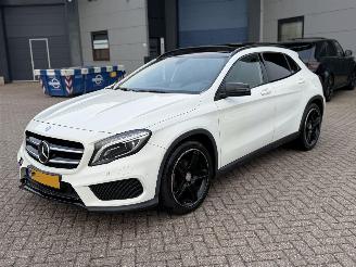 Vaurioauto  passenger cars Mercedes GLA 200 Cdi Automaat AMG Pakket Pano 2014/4