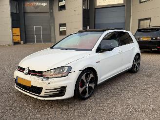 Schadeauto Volkswagen Golf 2.0 TSI GTI DSG Pano 2014/11
