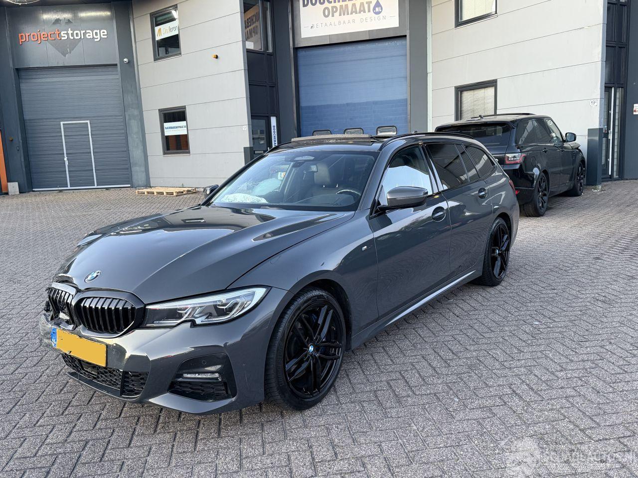 BMW 3-serie 330i Xdrive M-Pakket High Executive Harman Kardon Pano Sfeerverlichting Head-Up