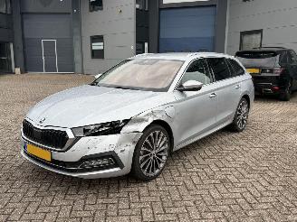 Damaged car Skoda Octavia 1.4 TSI iV PHEV Hybrid Bussines Edition Plus Canton Head-Up 2021/8