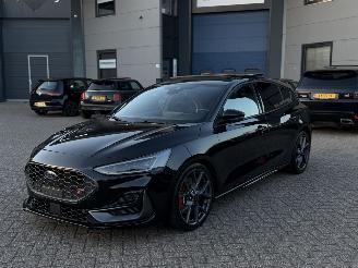 damaged passenger cars Ford Focus ST-X 280Pk Pano B&O 2024/7