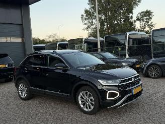 Schadeauto Volkswagen T-Roc 1.5 TSI DSG Life 2023/3