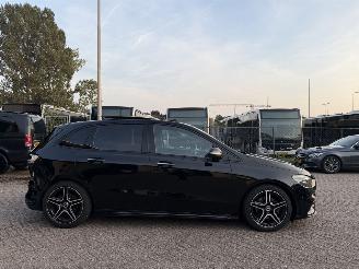 Mercedes B-klasse 180 AMG Pakket NAP Nederlandse Auto! Premium Plus Pano Sfeerverlichting Memory picture 7