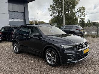Vaurioauto  passenger cars Volkswagen Tiguan 2.0 TDI Automaat Pano R-Line 2017/10