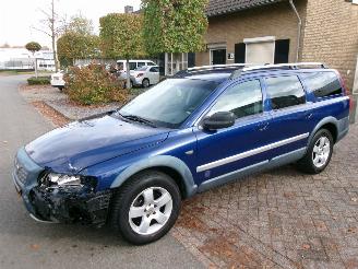damaged passenger cars Volvo Xc-70 VOLVO OCEAN RACE 2.4 T AWD AUTOMAAT 7 PERSOONS 2001/11