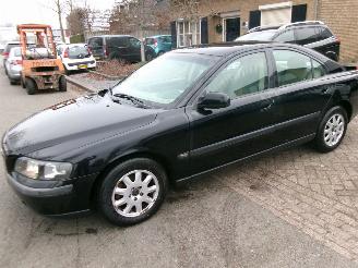 Damaged car Volvo S-60 2.4 I GEEN SCHADE 2002/10