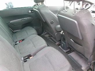 Peugeot 5008 2.0 HDiF EXECUTIVE 7 PERSOONS CLIM NAVI PANO picture 11