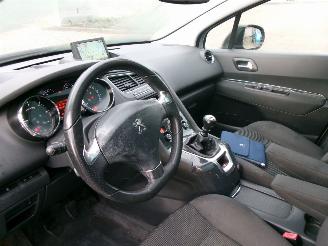 Peugeot 5008 2.0 HDiF EXECUTIVE 7 PERSOONS CLIM NAVI PANO picture 15