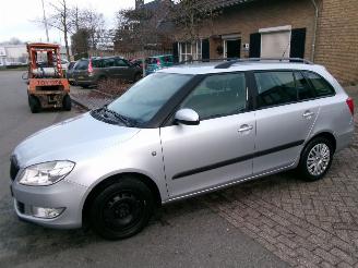 damaged passenger cars Skoda Fabia 1.2 TDI AIRCO 2011/1