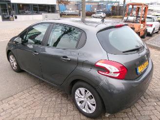 Peugeot 208 1.2 I ALLURE 5 DEURS AIRCO picture 8