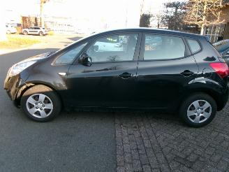 Kia Venga 1.4 CVVT PLUS PACK AIRCO NAVI picture 2