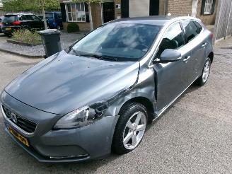 Schadeauto Volvo V-40 2.0 D4 MOMENTUM BUSINESS 2014/6