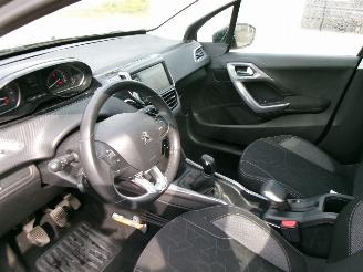 Peugeot 2008 1.2 PURETECH AIRCO NAVI PANO picture 16