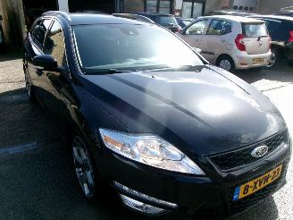 Ford Mondeo 1.6 I PLATINUM CLIMA NAVI GEEN SCHADE picture 4
