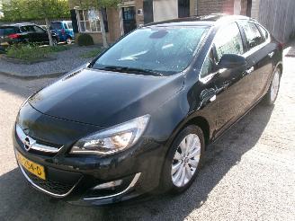 Damaged car Opel Astra 1.4 COSMO CLIMA NAVI SEDAN 2013/2
