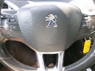 Peugeot 2008 1.6 VTI ALLURE CLIMA NAVI PANO picture 19