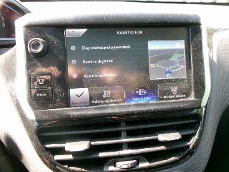 Peugeot 2008 1.6 VTI ALLURE CLIMA NAVI PANO picture 18