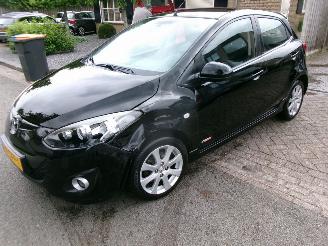 uszkodzony samochody osobowe Mazda 2 1.3 BIFUEL GT-M LINE LPG ONDERBOUW 2011/10