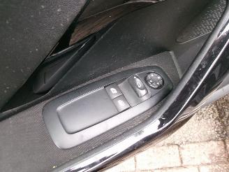 Peugeot 208 1.4 I ACTIVE CLIMA NAVI 5 DEURS GEEN SCHADE picture 11