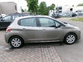 Peugeot 208 1.4 I ACTIVE CLIMA NAVI 5 DEURS GEEN SCHADE picture 6