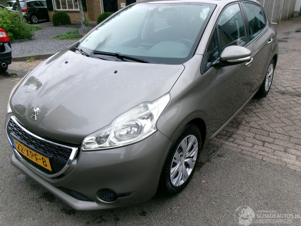 Peugeot 208 1.4 I ACTIVE CLIMA NAVI 5 DEURS GEEN SCHADE