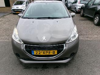 Peugeot 208 1.4 I ACTIVE CLIMA NAVI 5 DEURS GEEN SCHADE picture 3