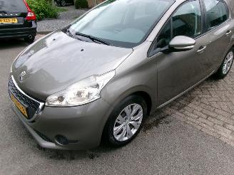 Peugeot 208 1.4 I ACTIVE CLIMA NAVI 5 DEURS GEEN SCHADE picture 5