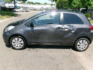 Toyota Yaris 1.3 VVTI COMFORT AIRCO picture 2