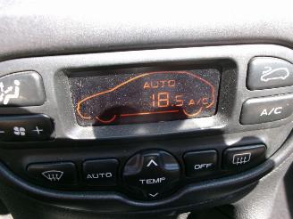 Peugeot 206 1.6-16V ROLAND-GARROS CABRIO picture 18