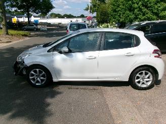 Peugeot 208 1.2 I ENVY CLIMA NAVI picture 2