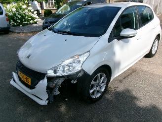 Coche accidentado Peugeot 208 1.2 I ENVY CLIMA NAVI 2014/3