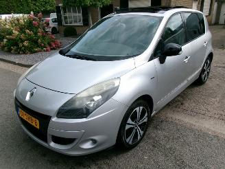 Unfallwagen Renault Scenic TCE BOSE CLIMA NAVI PANO 2011/9