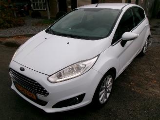 Coche accidentado Ford Fiesta 1.25 TITANIUM  CLIMA 2015/10