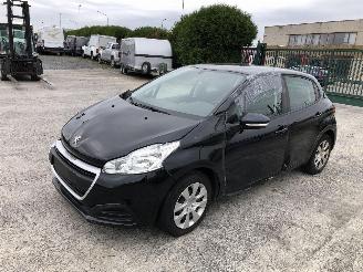 Unfallwagen Peugeot 208 LIKE 1.2 2019/8