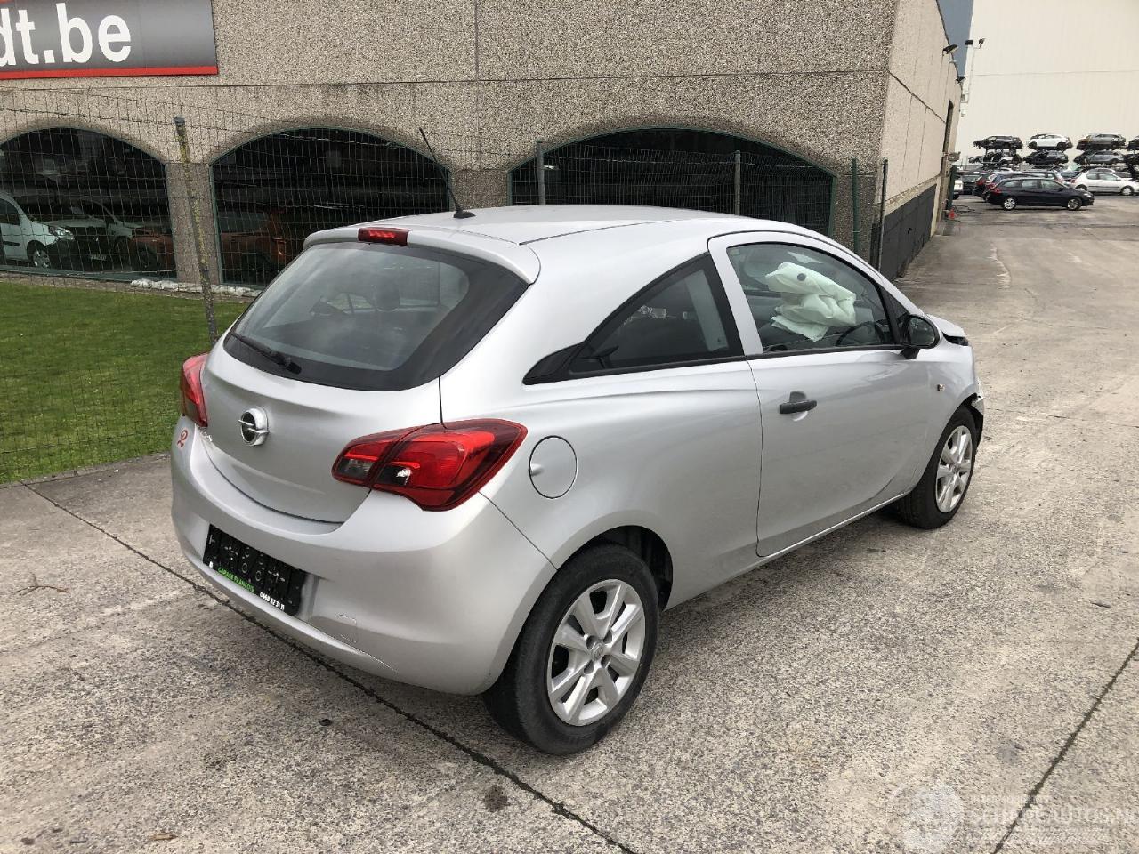 Opel Corsa 1.2 ESSENTIA