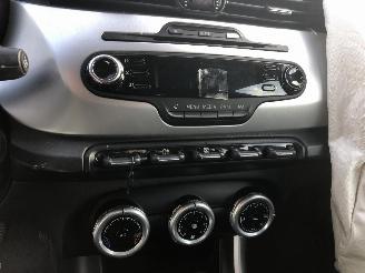 Alfa Romeo Giulietta 1.6 JTD picture 15