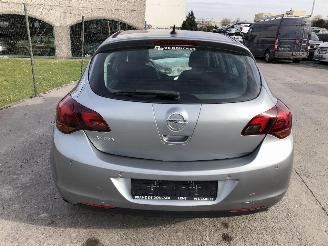 Opel Astra 1.4 A14XER picture 8