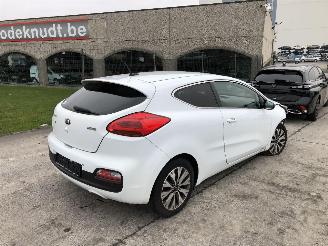 Vaurioauto  passenger cars Kia Pro cee d 1.4 I 2016/4