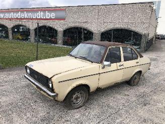 Vaurioauto  passenger cars Ford Escort 1.3 