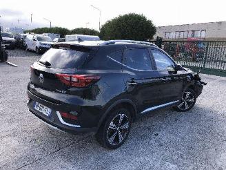 damaged passenger cars MG ZS  2021/8