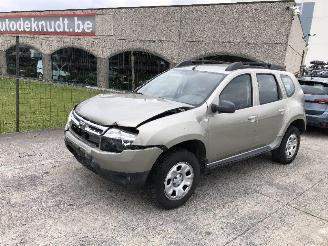 Vaurioauto  passenger cars Dacia Duster 1.6 I 2013/3