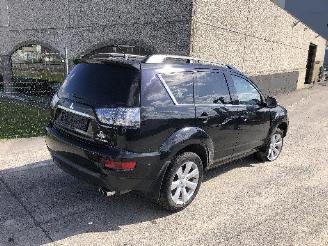 Unfallwagen Mitsubishi Outlander 2.3  did 4WD 2012/4