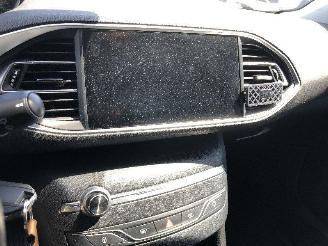 Peugeot 308 SW  1.2 T picture 14
