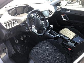 Peugeot 308 COMBI  1.2 TURBO picture 6