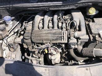 Peugeot 2008 1.2 picture 17