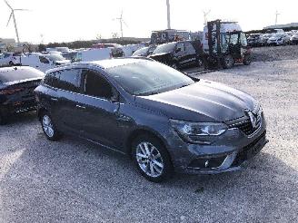 Damaged car Renault Mégane Grandtour 1.2 T 2017/8