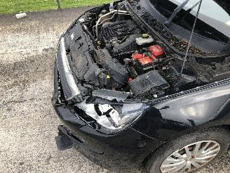 Peugeot 308 1.2 picture 19