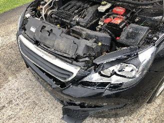 Peugeot 308 1.2 picture 18