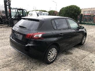 Peugeot 308 1.2 picture 2